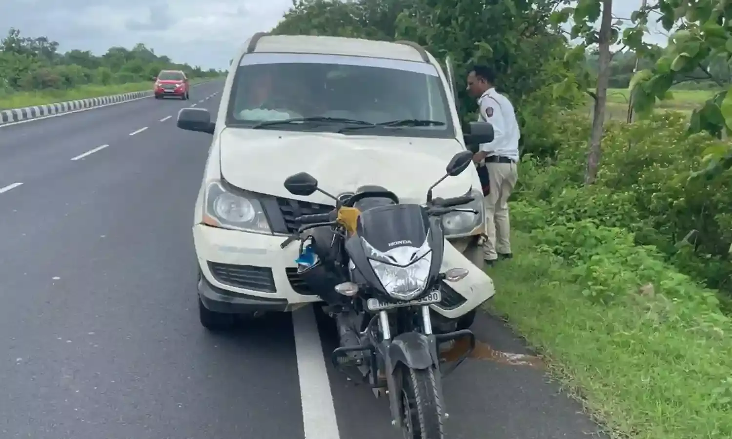 ठेकेदार को वाहन से 150 मीटर घसीटा, मौत