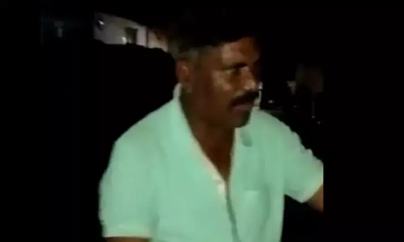 रक्षक बना भक्षक : शराब ने नशे में धुत पुलिसकर्मी ने महिला से की छेड़छाड़-वीडियो वायरल