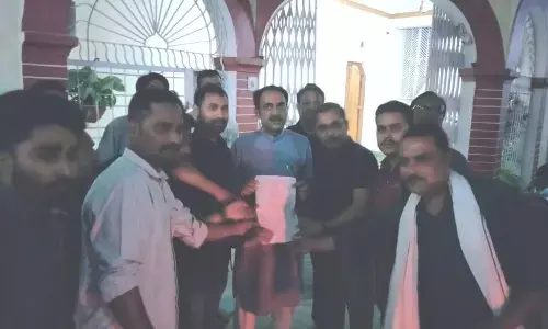 कार्यरत समस्त कम्प्यूटर ऑपरेटर को नियमित करने के संबंध में, खनिज मंत्री को सौंपा ज्ञापन