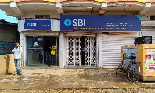 व्यापारियों ने बैंक प्रबंधक को सौपा ज्ञापन