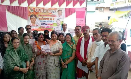 वार्ड क्रमांक १४ में पार्षद के संयोजन में भरवाए गए नारी सम्मान योजना के फार्म