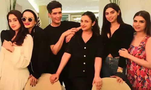 मनीष मल्होत्रा की हाउस पार्टी में पहुंची रेखा, जान्हवी और परिणीति को लगाया गले मनीष मल्होत्रा की हाउस पार्टी में पहुंची रेखा, जान्हवी और परिणीति को लगाया गले