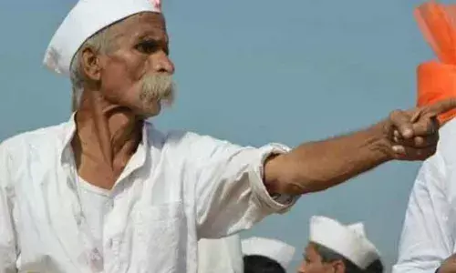 भिड़े के विरोध में बुलढाणा में कांग्रेस का जोरदार प्रदर्शन