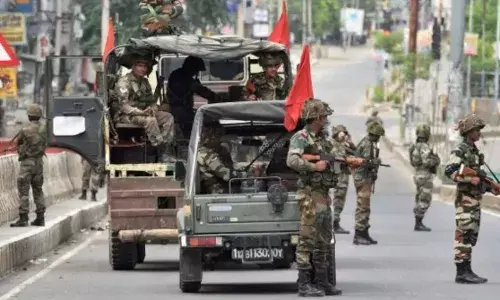 हिंसा के चलते मणिपुर की अर्थव्यवस्था पर पड़ा गहरा प्रभाव, जीएसटी कलेक्शन में भी आई गिरावट हिंसा के चलते मणिपुर की अर्थव्यवस्था पर पड़ा गहरा प्रभाव, जीएसटी कलेक्शन में भी आई गिरावट