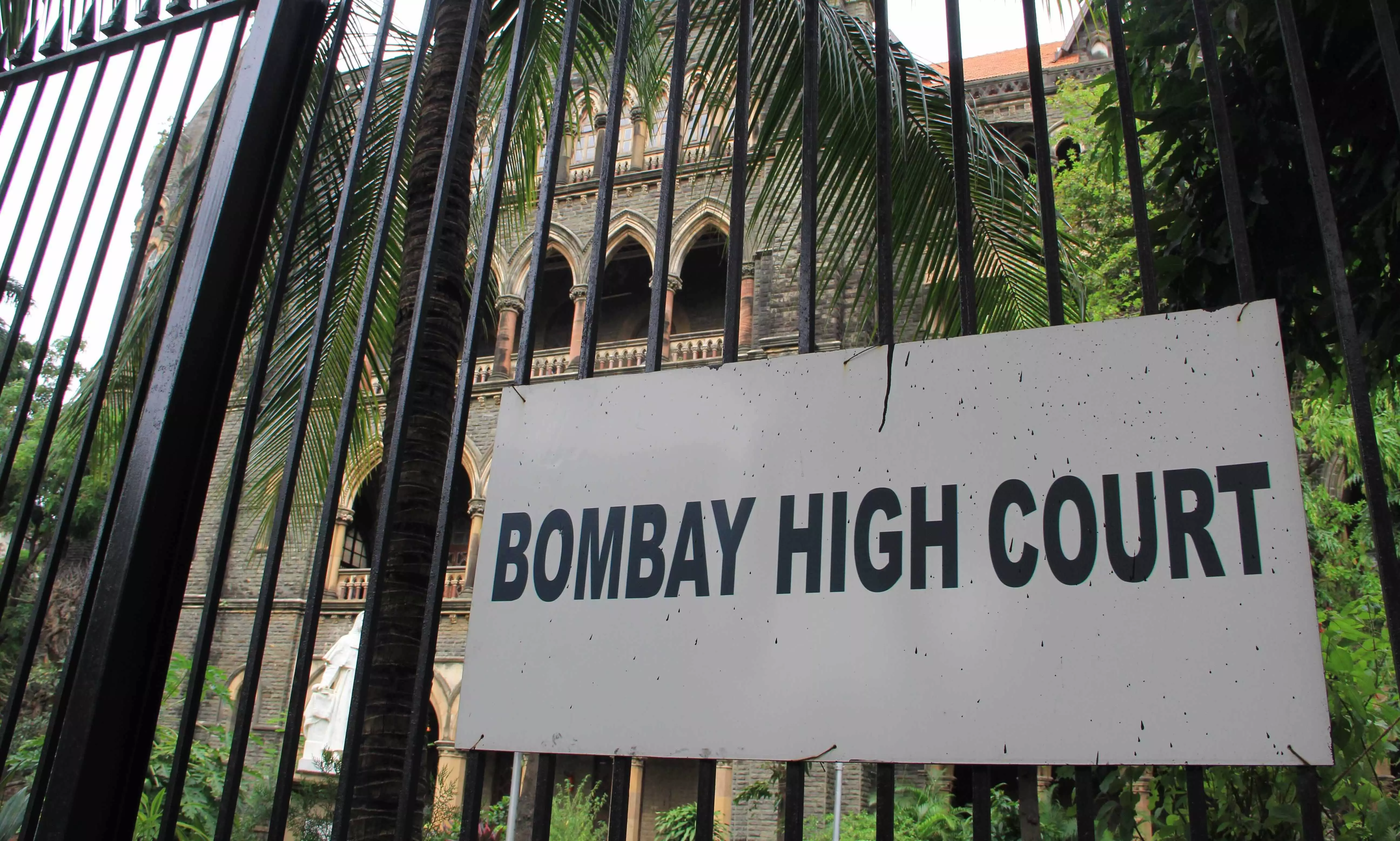 बॉम्बे हाई कोर्ट ने सरकार को लगाई फटकार, अवमानना की कार्यवाही की चेतावनी बॉम्बे हाई कोर्ट ने सरकार को लगाई फटकार, अवमानना की कार्यवाही की चेतावनी