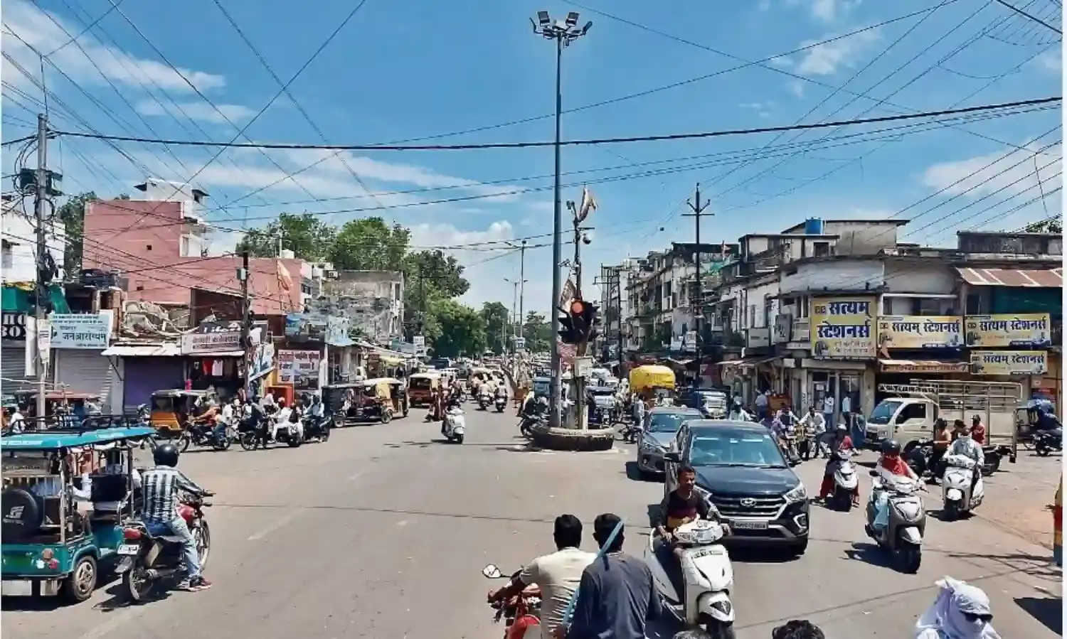 जिन चौराहों, सड़कों पर ट्रैफिक का ज्यादा लोड वहाँ बनाए जाने थे फ्लाईओवर, स्वीकृत कहीं और हो गए