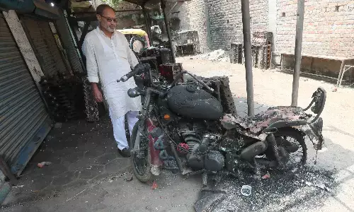 नूंह हिंसा : सांप्रदायिक झड़पों ने एक ही समय हरियाणा के 2 जिलों को हिलाकर रख दिया नूंह हिंसा : सांप्रदायिक झड़पों ने एक ही समय हरियाणा के 2 जिलों को हिलाकर रख दिया