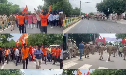 नूह हिंसा के विरोध में बजरंग दल और विश्व हिंदू परिषद का नोएडा में प्रदर्शन नूह हिंसा के विरोध में बजरंग दल और विश्व हिंदू परिषद का नोएडा में प्रदर्शन