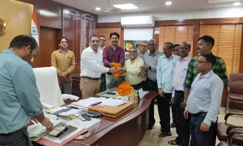 अधिकारी-कर्मचारी संयुक्त मोर्चा संघ ने नवागत कलेक्टर का किया स्वागत अधिकारी-कर्मचारी संयुक्त मोर्चा संघ ने नवागत कलेक्टर का किया स्वागत