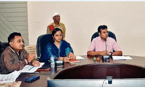 कलेक्टर ने ली शिक्षा विभाग के अधिकारियों की बैठक, शैक्षणिक स्तर में सुधार लाने स्कूलों की ग्रेडिंग करने के निर्देश कलेक्टर ने ली शिक्षा विभाग के अधिकारियों की बैठक, शैक्षणिक स्तर में सुधार लाने स्कूलों की ग्रेडिंग करने के निर्देश