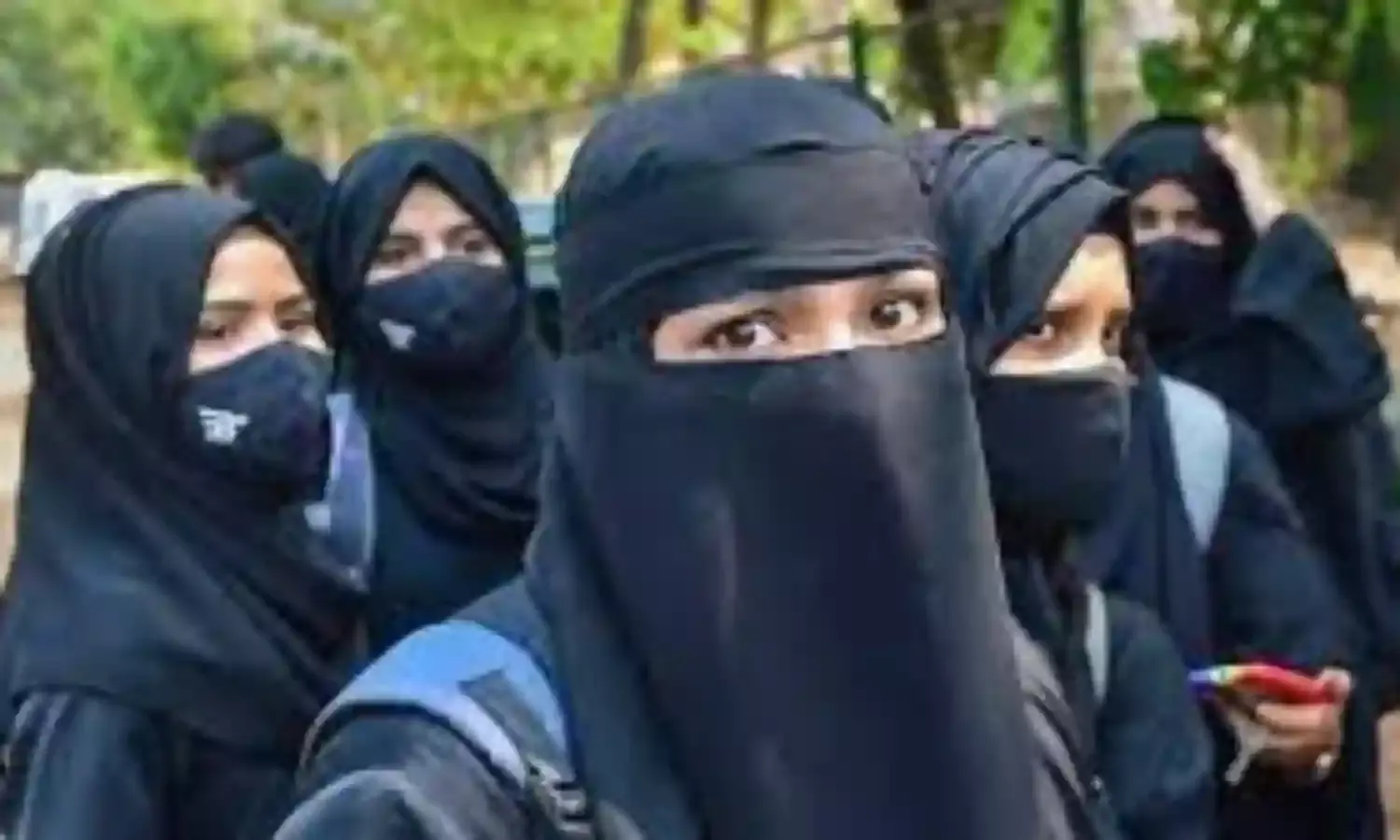 कॉलेज में बुर्के में दाखिल हो सकेंगी छात्राएं, कक्षा में सिर्फ यूनिफॉर्म में बैठने की इजाजत