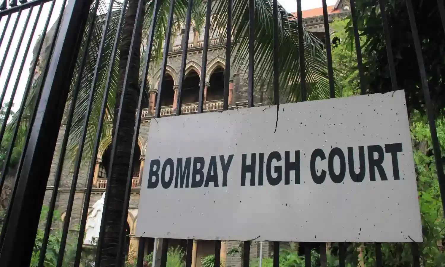 बांबे हाईकोर्ट ने सीडब्ल्यूसी और कारा के नाबालिग मां को समन भेज कर बुलाने पर लगाई फटकार