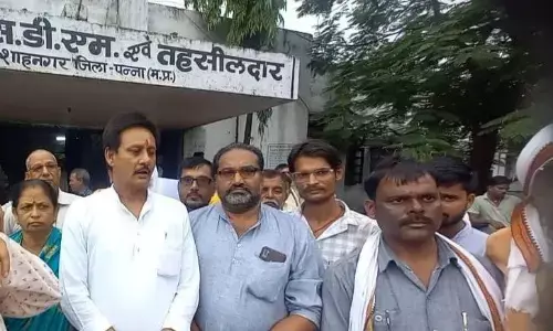 कव्हरेज कर रहे पत्रकार का मोबाईल छींन प्रभारी प्राचार्य ने की अभद्रता
