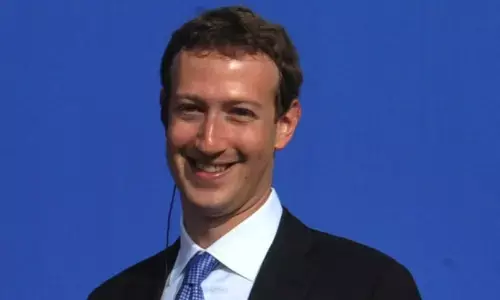 जुकरबर्ग ज्यादा मेहनत करने के लिए रोजाना लेते हैं अस्वास्थ्यकर 4000 कैलोरी जुकरबर्ग ज्यादा मेहनत करने के लिए रोजाना लेते हैं अस्वास्थ्यकर 4000 कैलोरी