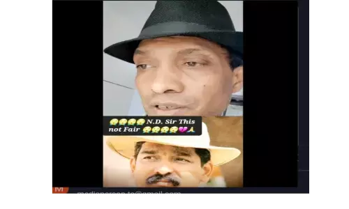 मशहूर आर्ट डायरेक्टर देसाई के निधन से गमगीन हुआ बॉलीवुड, सुनील पाल की छलकी आंखें मशहूर आर्ट डायरेक्टर देसाई के निधन से गमगीन हुआ बॉलीवुड, सुनील पाल की छलकी आंखें