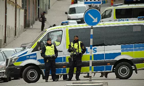 स्वीडन में उत्सव के दौरान झड़पों में 50 से अधिक घायल