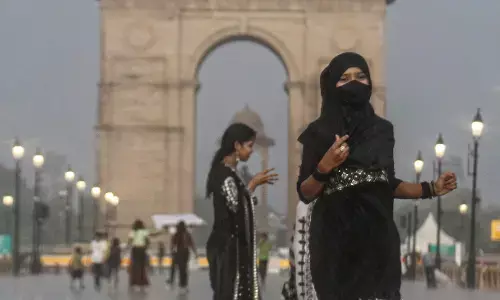 दिल्ली के कुछ हिस्सों में हल्की बारिश, न्यूनतम तापमान 25 डिग्री दर्ज 