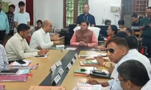 सीएम धामी पहुंचे आपदा प्रबंधन कंट्रोल रूम, गौरीकुंड हादसे पर सहायता पहुंचाने के दिए निर्देश