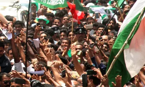 सुप्रीम कोर्ट से राहुल गांधी को राहत, वायनाड में कार्यकर्ताओं ने जश्न मनाया