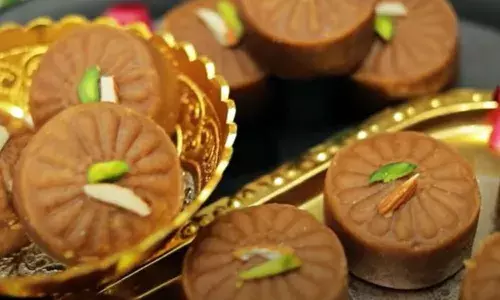 गेहूं के आटे से बनाएं बाजार में मिलने वाले स्वादिष्ट पेड़े, बनाने के लिए चाहिए सिर्फ ये 3 चीज