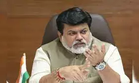 औद्योगिक परियोजनाओं के महाराष्ट्र से बाहर जाने की बात गलत औद्योगिक परियोजनाओं के महाराष्ट्र से बाहर जाने की बात गलत