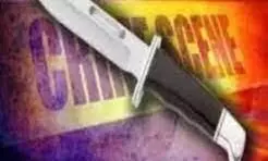 युवक की हत्या से बौखलाए परिजनों ने आरोपी के घर तलवार लेकर हमला बोला युवक की हत्या से बौखलाए परिजनों ने आरोपी के घर तलवार लेकर हमला बोला