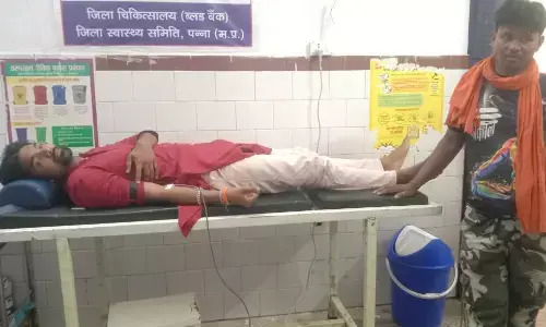 रक्तदान कर आदिवासी प्रसूता की बचाई जान रक्तदान कर आदिवासी प्रसूता की बचाई जान