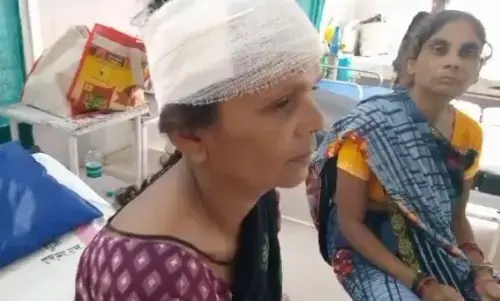 बाइक से गिरकर महिला हुई घायल बाइक से गिरकर महिला हुई घायल