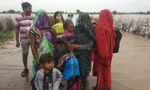 लगातार बारिश से बोरी पुलिया में हुआ कटाव, सलेहा-देवेन्द्रनगर मार्ग अवरूद्ध लगातार बारिश से बोरी पुलिया में हुआ कटाव, सलेहा-देवेन्द्रनगर मार्ग अवरूद्ध