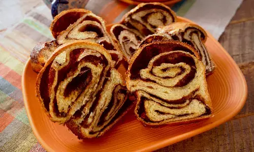 फ्रेंडशिप डे के खास मौके पर अपने फ्रेंड के लिए बनाने चाहते हैं कुछ अलग, तो चॉकलेट बाबका हो सकता है परफेक्ट ऑप्शन