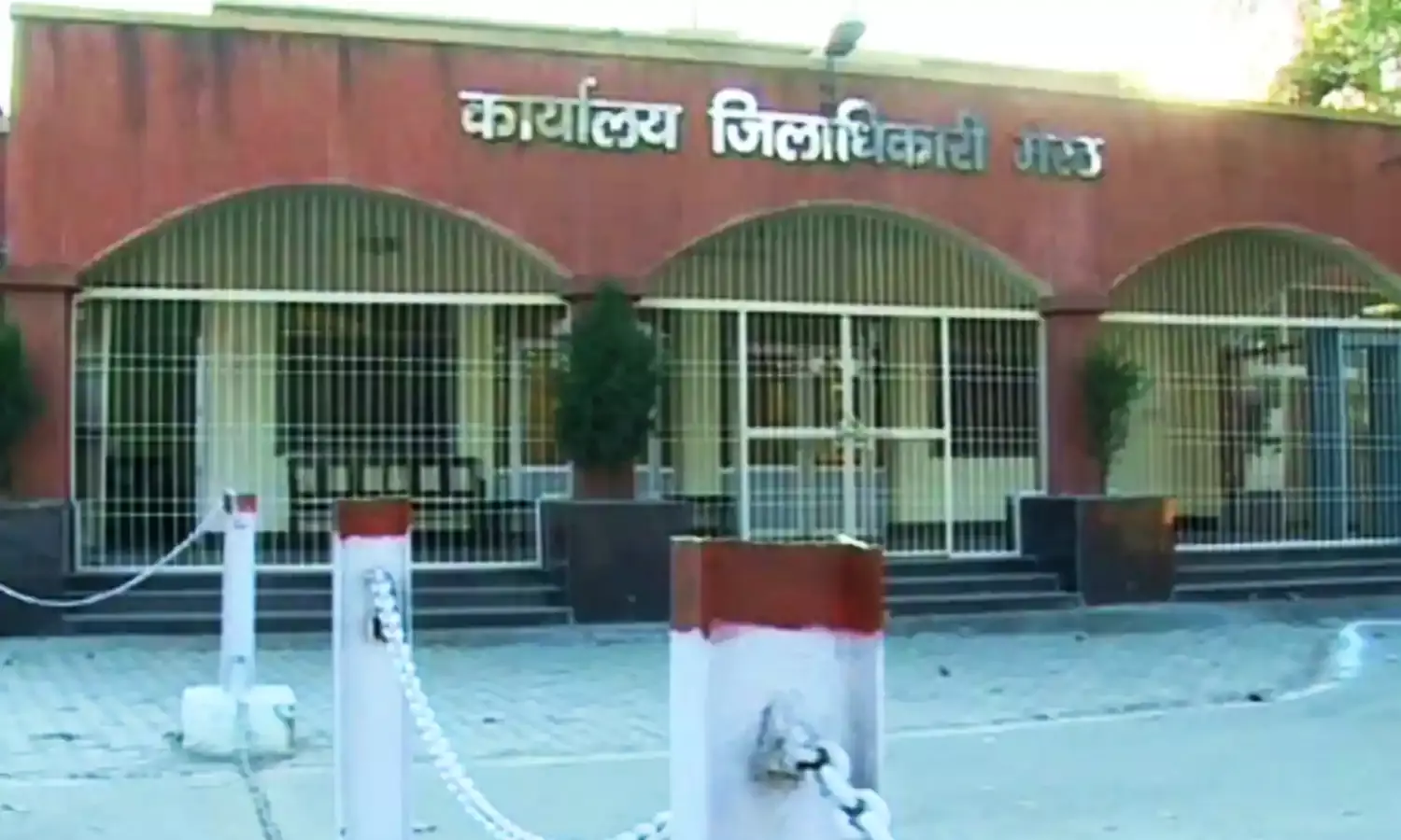 मेरठ : जींस, टीशर्ट में नहीं दिखेंगे कलक्ट्रेट और तहसील के कर्मचारी, उल्लंघन करने पर होगी कार्रवाई