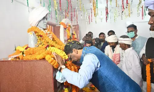 जानिए, क्यों झारखंड के सर्वमान्य प्रतीक पुरुष हैं भगवान बिरसा मुंडा? जानिए, क्यों झारखंड के सर्वमान्य प्रतीक पुरुष हैं भगवान बिरसा मुंडा?
