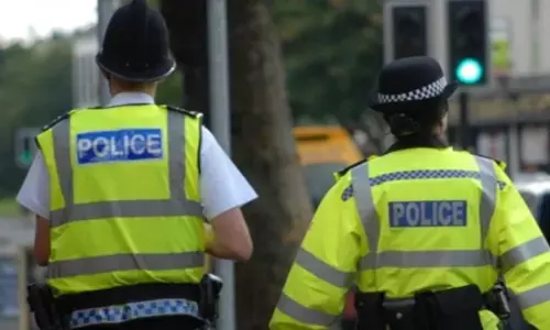 ब्रिटेन के पुलिसकर्मी को सिख का पटका हटाने के मामले में कदाचार के आरोपों से किया बरी