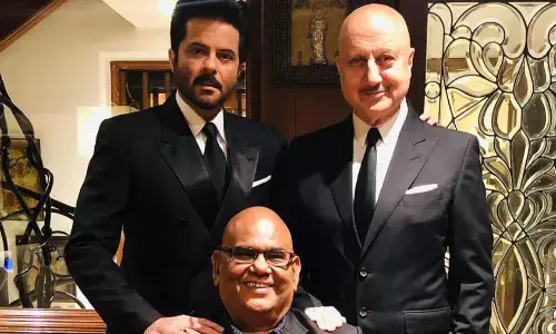 फ्रेंडशिप डे के मौके पर अनुपम खेर ने अपने दोस्त सतीश कौशिक को किया याद फ्रेंडशिप डे के मौके पर अनुपम खेर ने अपने दोस्त सतीश कौशिक को किया याद