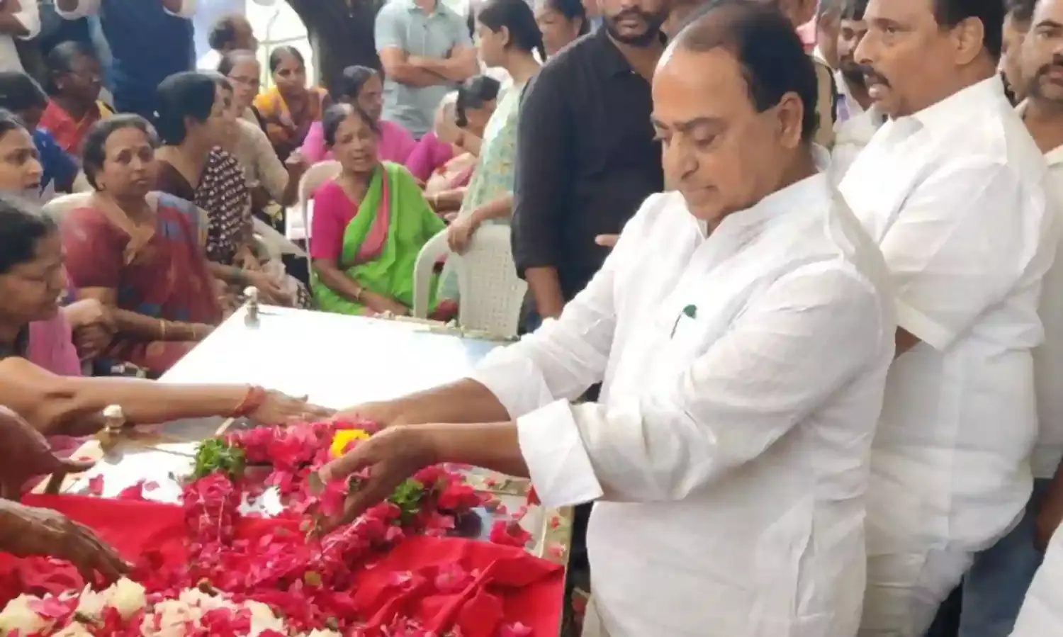 विभिन्न दलों के नेताओं ने गदर को दी अंतिम विदाई