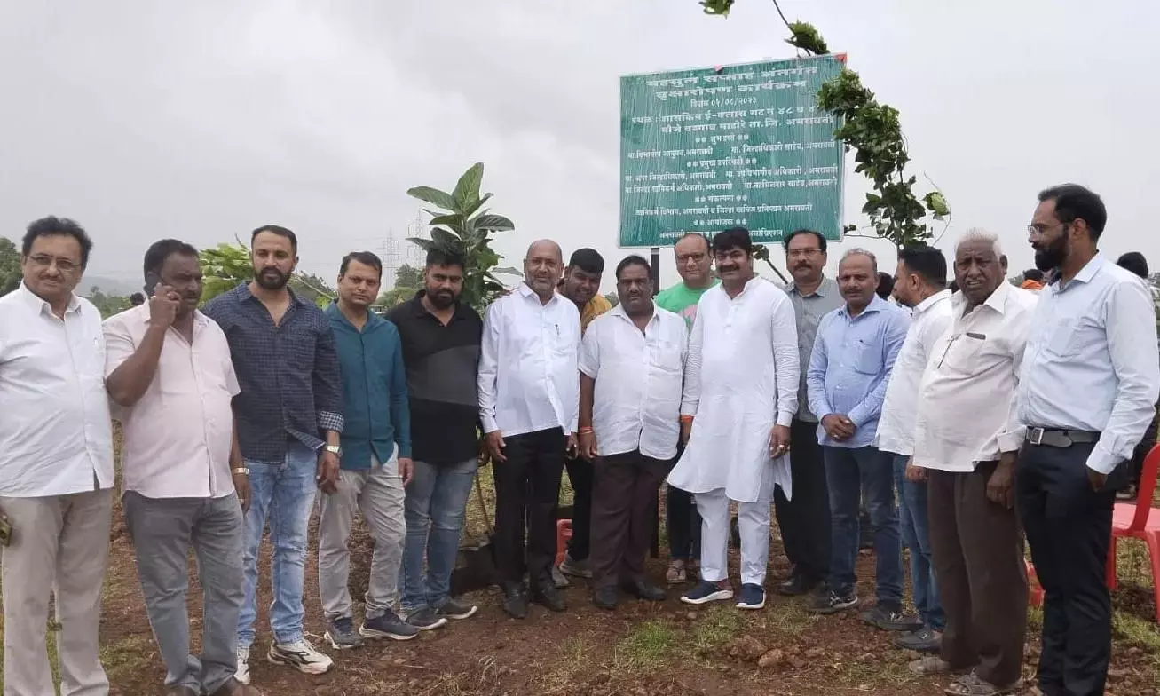 पर्यावरण संरक्षण को लेकर अनूठा संदेश, एक ही दिन में लगाए 300 पौधे