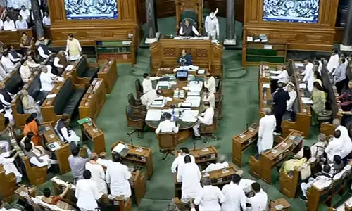 सरकार सोमवार को लोकसभा में डेटा संरक्षण विधेयक, 3 और कानून पारित कराने की करेगी कोशिश सरकार सोमवार को लोकसभा में डेटा संरक्षण विधेयक, 3 और कानून पारित कराने की करेगी कोशिश