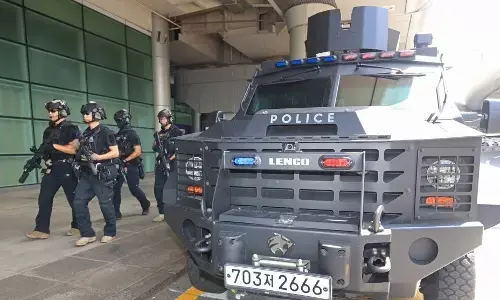 बम की धमकी के बाद पुलिस ने दक्षिण कोरियाई हवाई अड्डे की ली तलाशी बम की धमकी के बाद पुलिस ने दक्षिण कोरियाई हवाई अड्डे की ली तलाशी