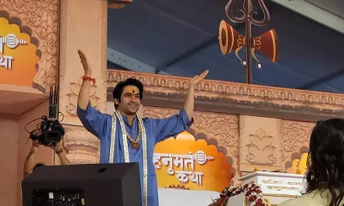 दृढ़ भक्ति से मिलते है भगवान: पंडित धीरेन्द्र शास्त्री, श्री हनुमंत कथा सुनने भक्तों का उमड़ा सैलाब