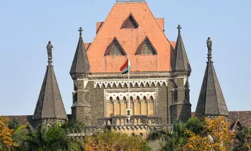 बॉम्बे हाईकोर्ट ने महिला को मुंबई से तड़ीपार की पुलिस कार्रवाई पर लगाई रोक