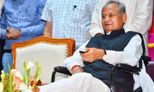 सीएम गहलोत ने पीएम पर कसा तंज, कहा- मोदी जी, मैं आपसे बड़ा फकीर हूं