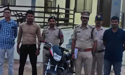 सिविल लाइन चौकी पुलिस ने जप्त की चोरी गई मोटरसाइकिल सिविल लाइन चौकी पुलिस ने जप्त की चोरी गई मोटरसाइकिल