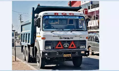 नो एंट्री के दौरान दिन के वक्त भी शहर के अंदर दौड़ रहे हाइवा-डंपर