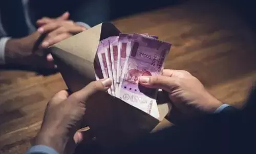 3 हजार रुपए की रिश्वत लेते हुए मंडल अधिकारी रंगे हाथों गिरफ्तार