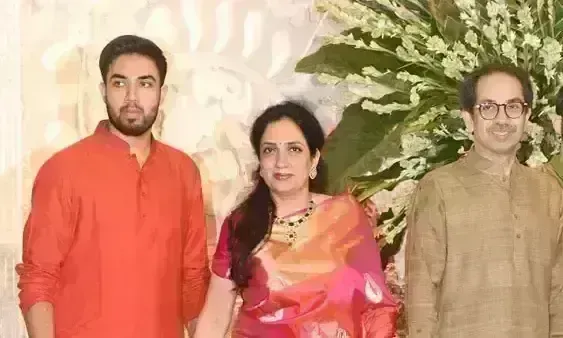 पूर्व मेयर का दावा- सक्रिय राजनीति में आएंगे तेजस ठाकरे पूर्व मेयर का दावा- सक्रिय राजनीति में आएंगे तेजस ठाकरे