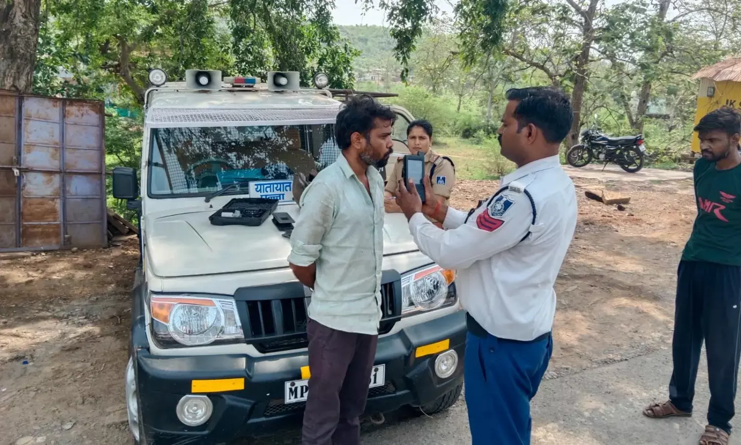 शराब के नशे में वाहन चलानों के विरूद्ध यातायात पुलिस ने की कार्यवाही