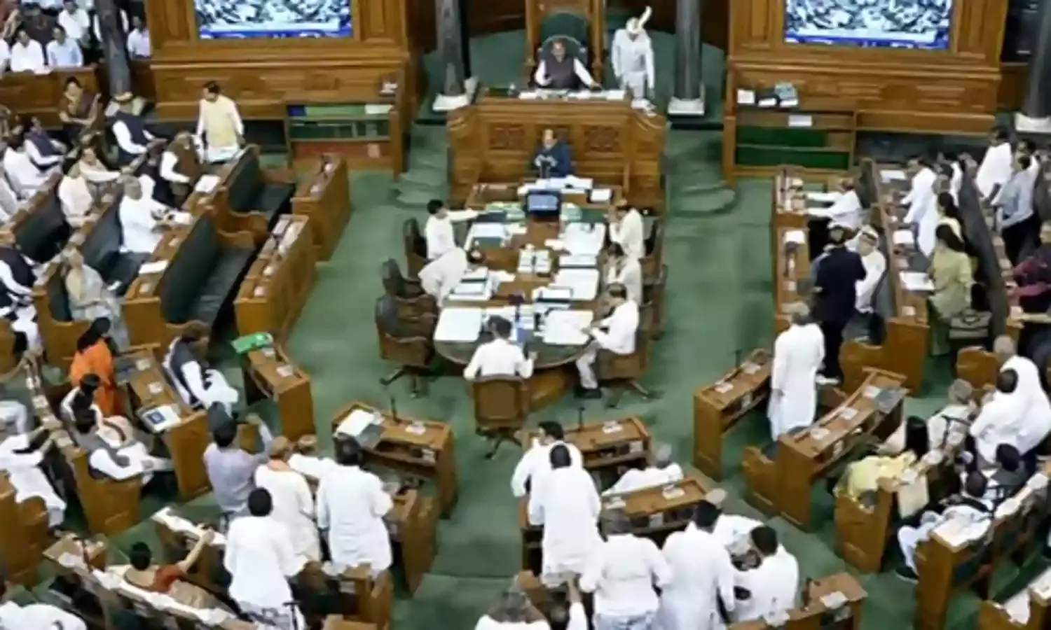 लोक सभा में भारत छोड़ो आंदोलन की वर्षगांठ पर स्वतंत्रता सेनानियों को किया गया नमन