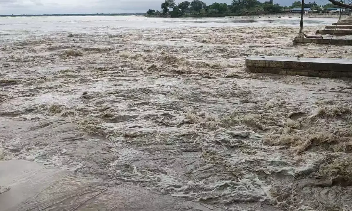 बिहार और नेपाल में बारिश से नदियां उफान पर, कई क्षेत्रों में बाढ़ का खतरा