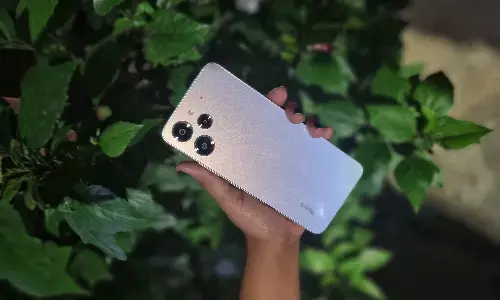 लुक और परफॉर्मेंस में दमदार है रेडमी 12, कीमत में भी है फिट लुक और परफॉर्मेंस में दमदार है रेडमी 12, कीमत में भी है फिट