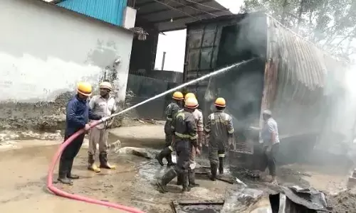 ट्रक से सटी 11 हजार वोल्ट की तार, ड्राइवर और क्लीनर की झुलसकर मौत